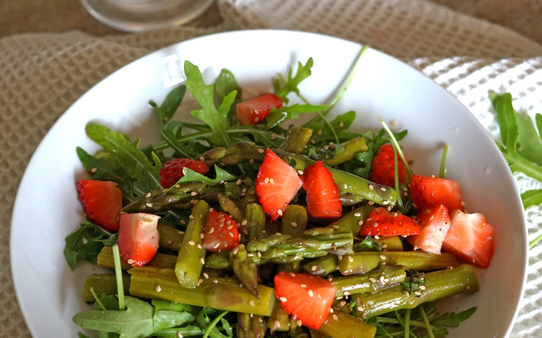 Salade d’asperges et fraises