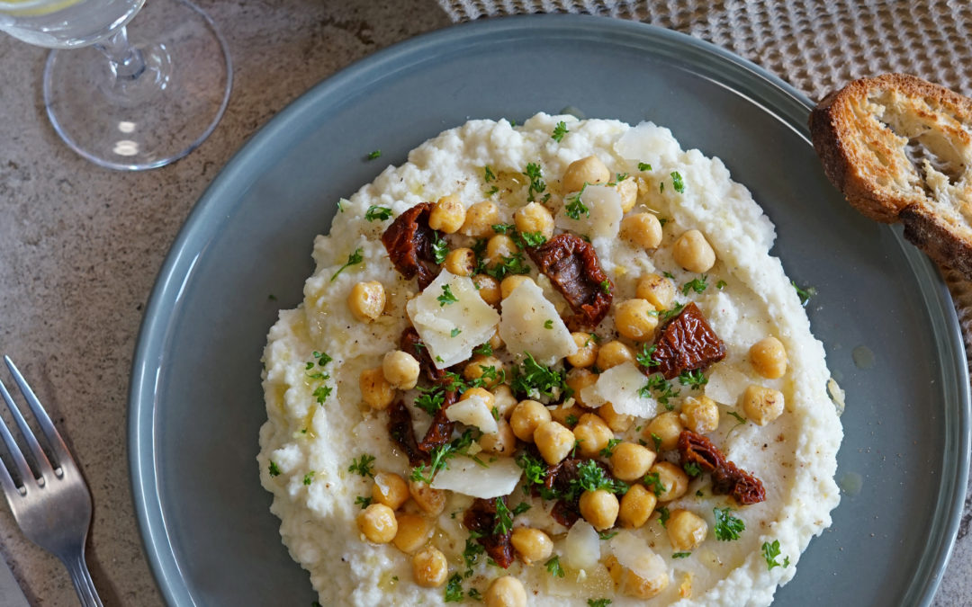 Purée de chou-fleur, tomates séchées et pois chiches