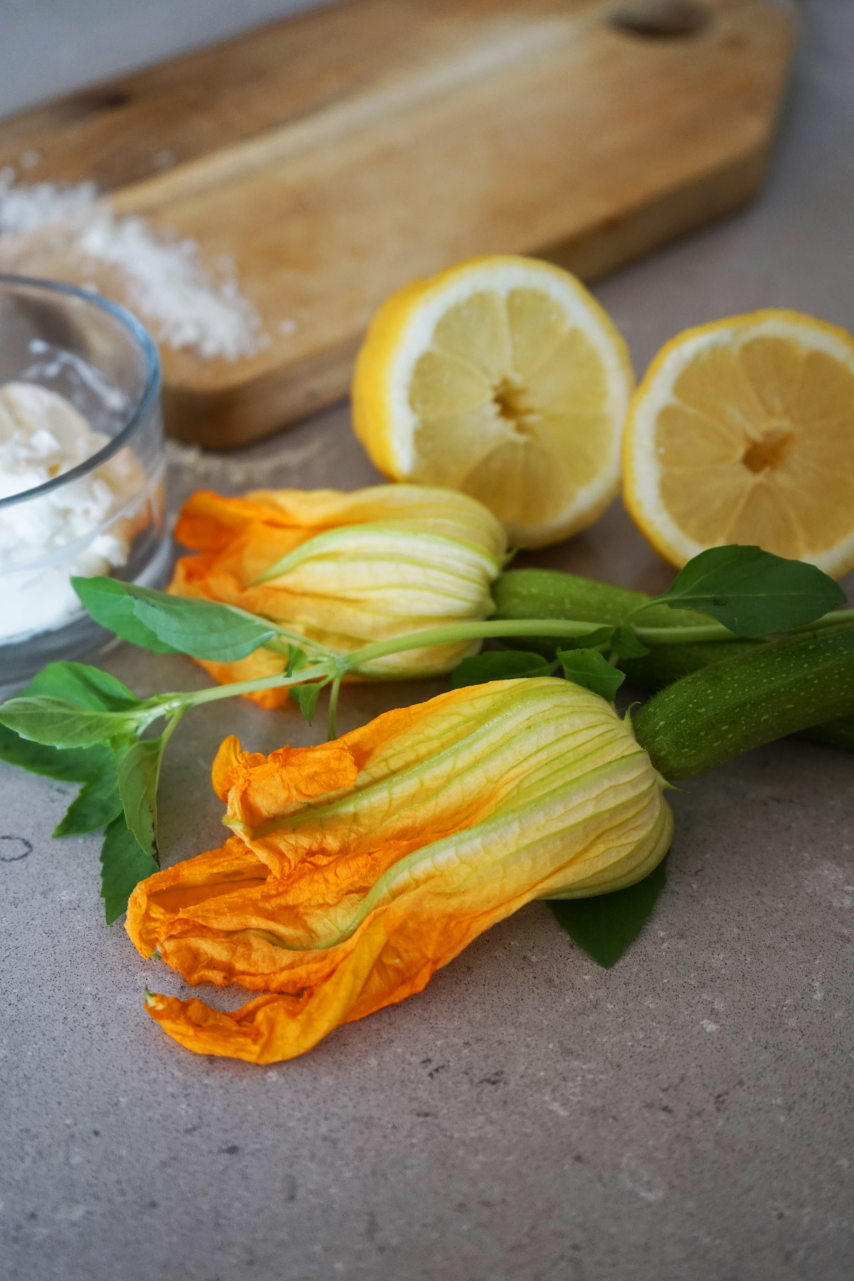 Courgettes fleurs farcies au basilic et citron